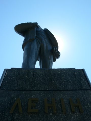 monumentofleninhenichevsk.jpg